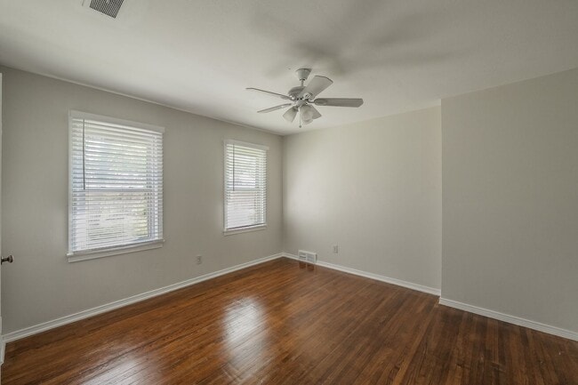 Building Photo - 3-Bedroom in Westworth Village!