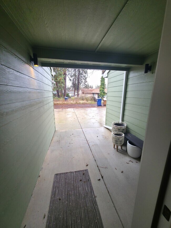 Building Photo - E. 38th Avenue Duplex&#39;s