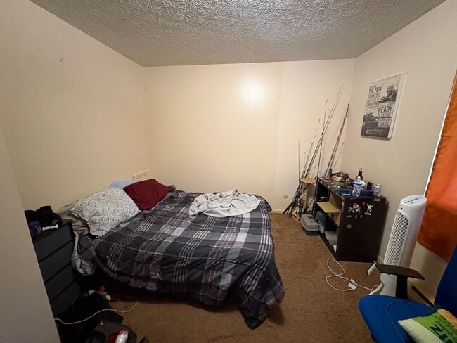 Building Photo - Three bedroom one bathroom townhouse for rent