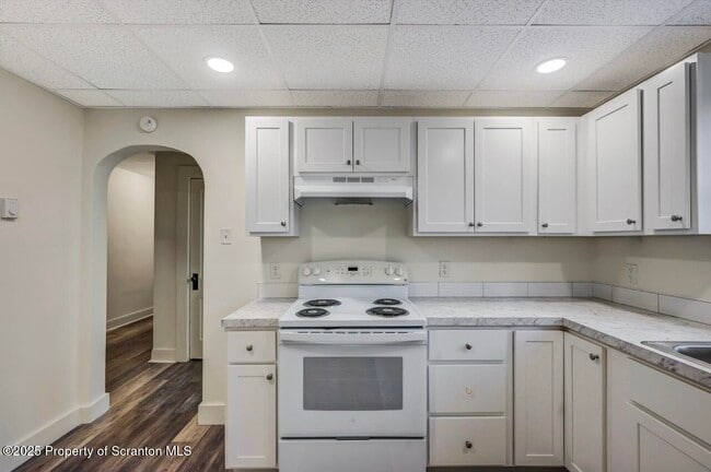 Building Photo - 144-144 Market St