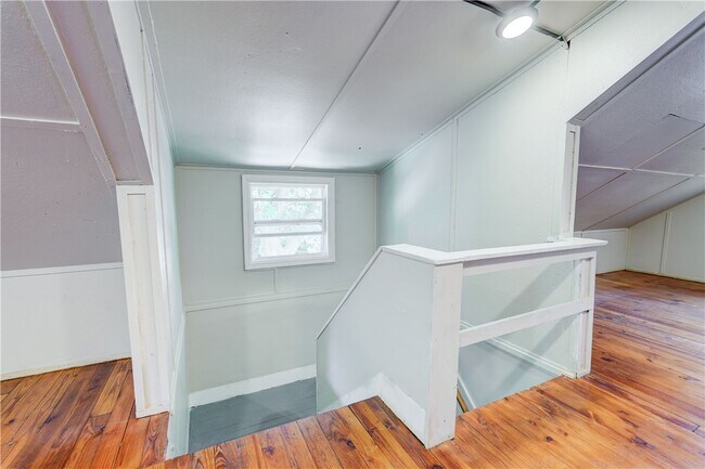 Building Photo - 162 Merchants Rd