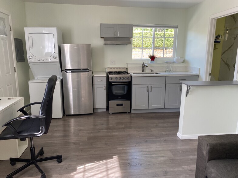 Building Photo - 910 Glenvista Dr