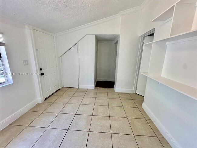 Building Photo - 2306 NW Flagler Terrace