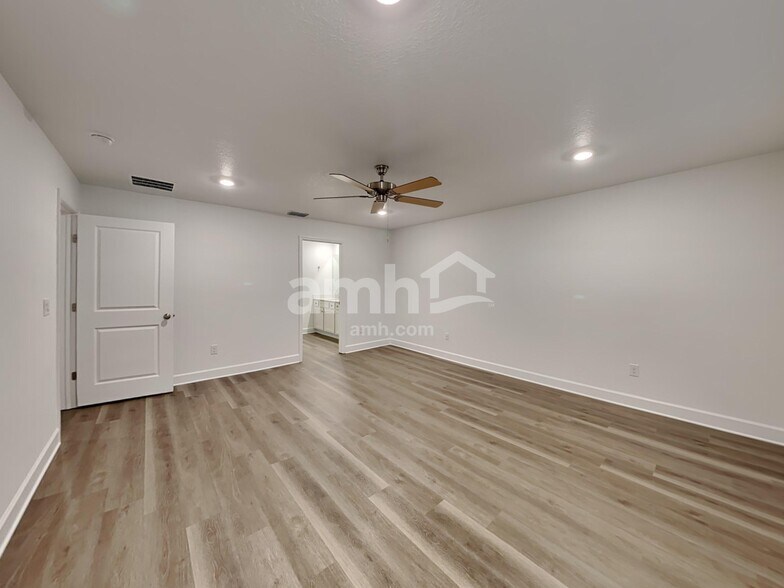 Building Photo - 37837 Dusty Saddle Ln