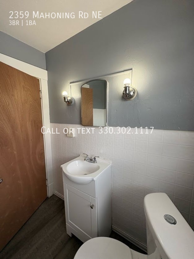 Building Photo - Large three bedroom one bathroom duplex fo...