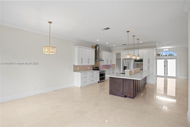 Building Photo - 720 Cypress Pointe Dr W