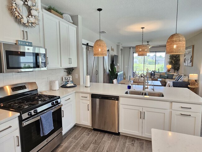 Building Photo - Annual Furnished or Seasonal Short-Term 4 Bedroom 2.5 Bathroom Home in Palmero!