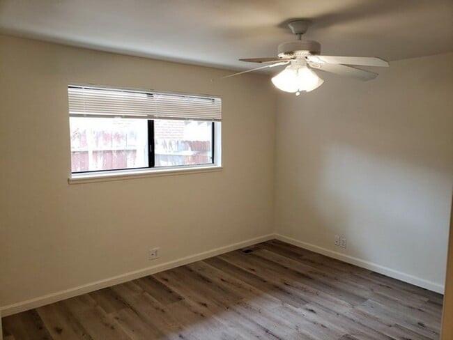 Building Photo - Three Bedroom Home in Midtown District