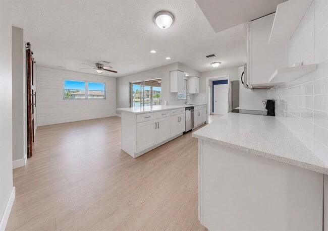 Building Photo - 1729 Bikini Ct