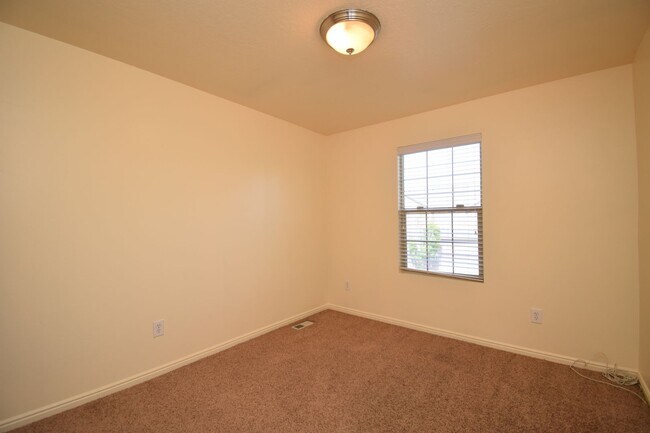 Building Photo - Modern 4 bed Home in Prime West Valley Location!!