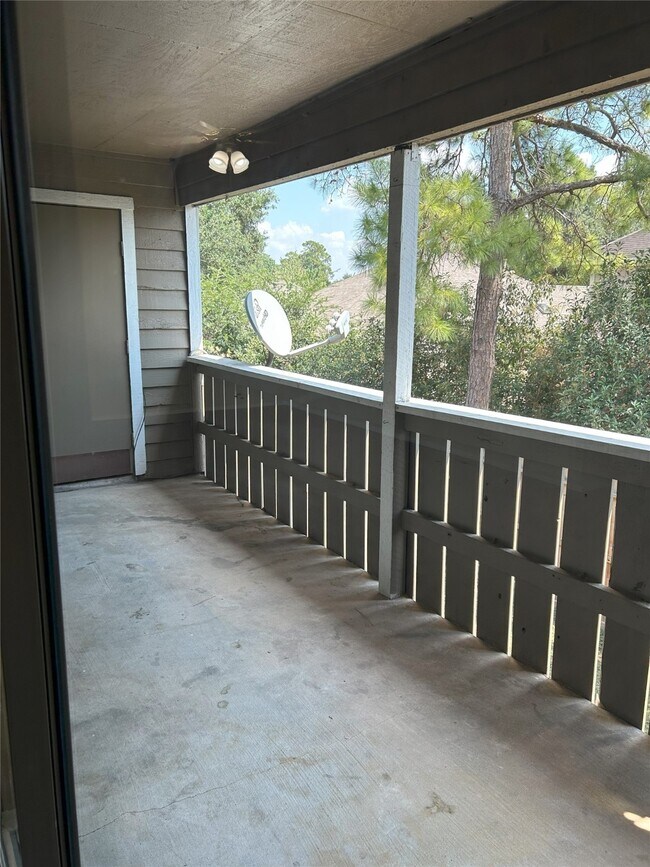 Building Photo - 4444 N Victory Dr