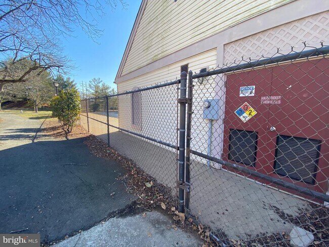 Building Photo - 5833 Orchard Hill Ct