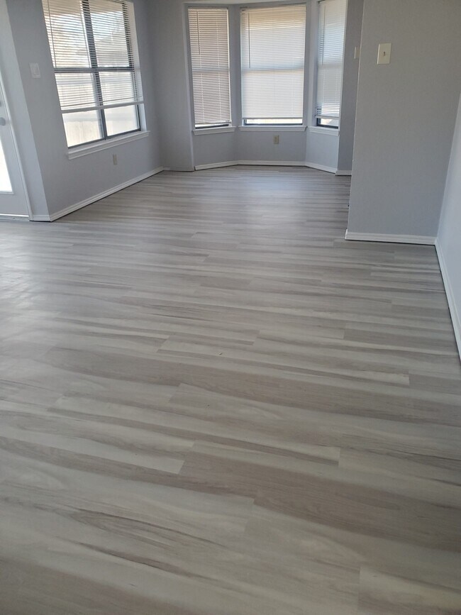 Building Photo - 1005 Packard Dr