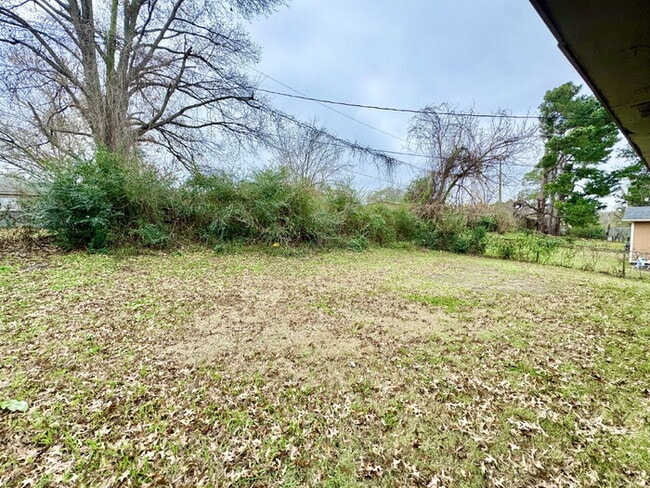 Building Photo - 735 Ledbetter Ave