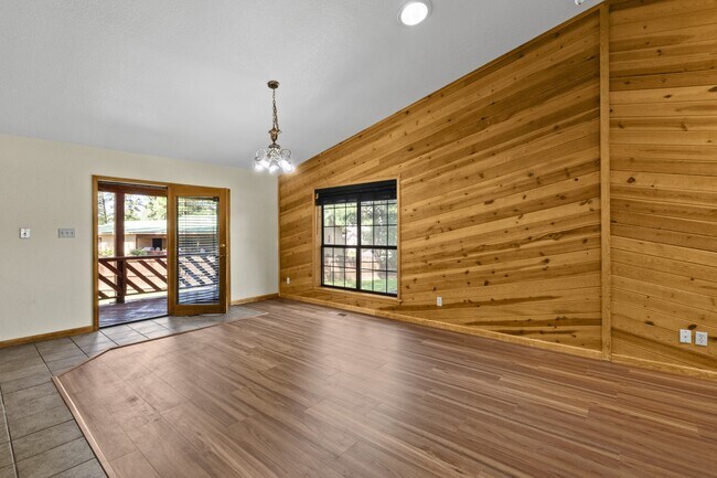 Building Photo - 103 E Miller Ct