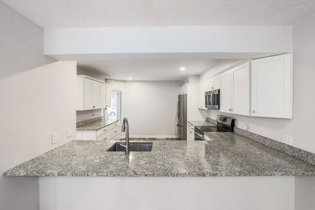 Building Photo - 78 Pointe Rok Dr