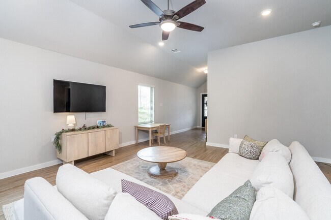 Building Photo - 17568 Rosewood Manor Ln