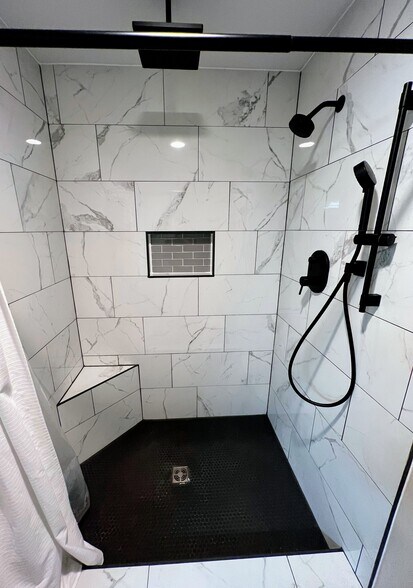 Master Shower - 622 New Kent Plz