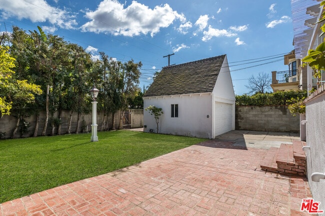 Building Photo - 152 S Wetherly Dr