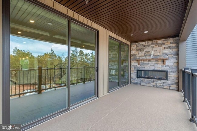 Building Photo - 43769 Metro Ter