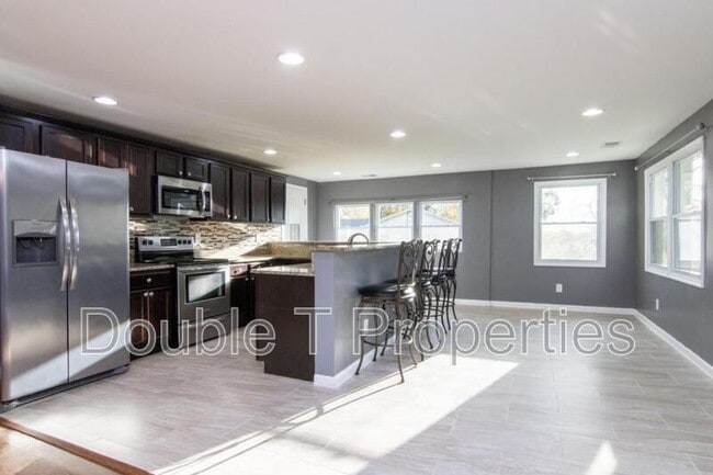 Primary Photo - 3405 Pebble Dr