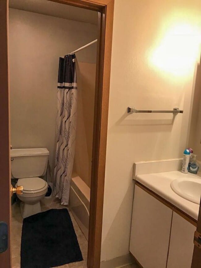 Building Photo - $2500 | 5 Bedroom, 2 Bathroom Apartment | ...