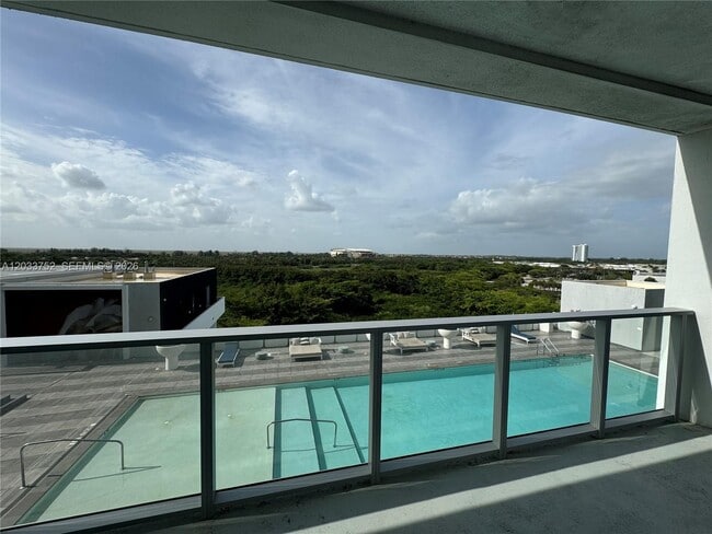 Building Photo - 2000 Metropica Wy