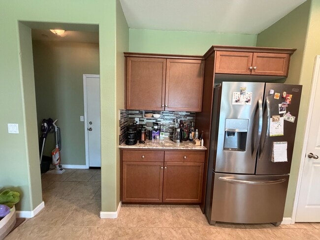 Building Photo - Adorable 3 Bedroom, 2 Bathroom Home in a Quiet North Hanford Neighborhood