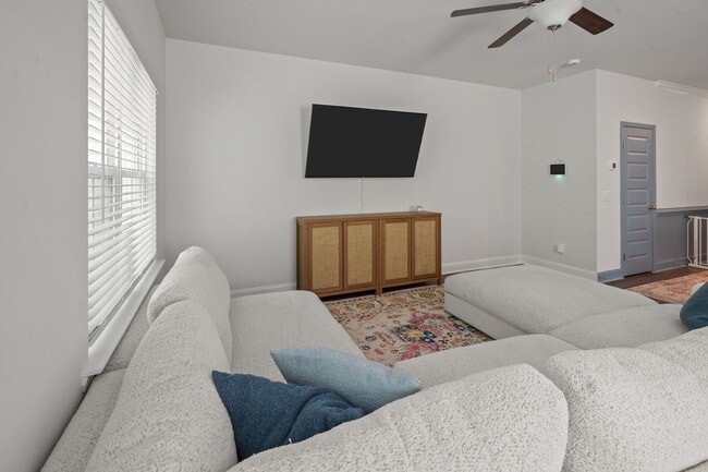 Building Photo - Stunning 3 Bedroom Townhome in Towne Park, Pooler GA