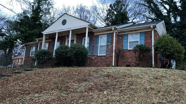 Building Photo - 2739 Woodland Hills Cove