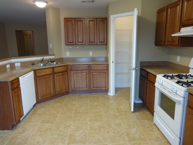 Building Photo - 211 Remington Run