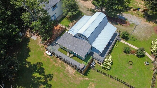 Building Photo - 268 Creek Bank Dr