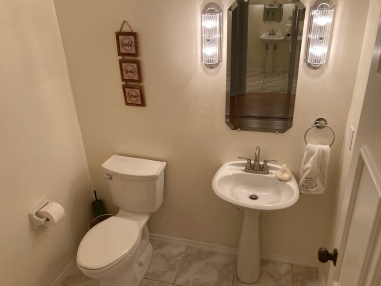 Building Photo - 5531 Ashpon Ct