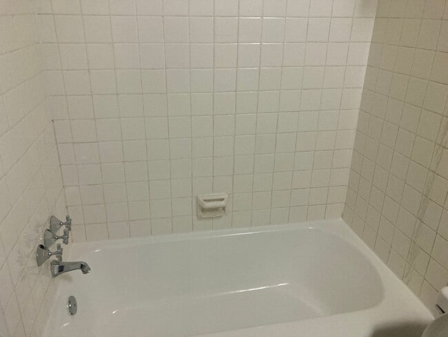 Building Photo - Fantastic Studio in Adams Morgan - Utilities Included - Available Now!