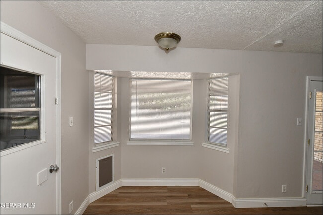 Building Photo - 4749 Tropicana Ave