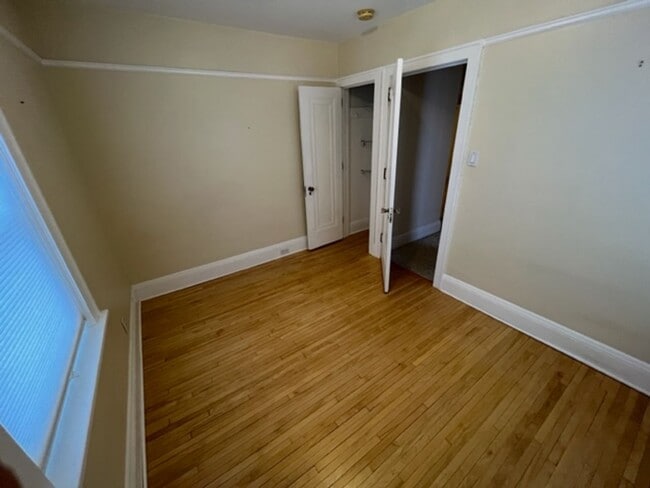 Building Photo - Duluth MN - 3 Bedroom - 2 Bath - 1 Car Gar...