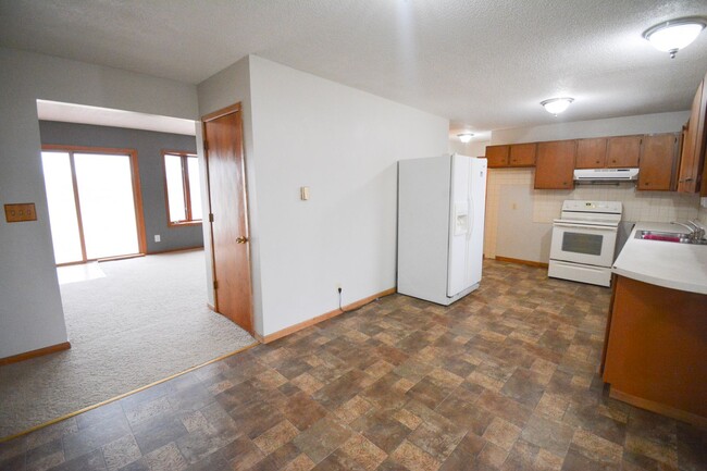 Building Photo - For Rent – Stunning 3-Bed, 2.5-Bath Countr...