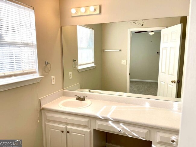 Building Photo - 6688 Sunset Hills Blvd