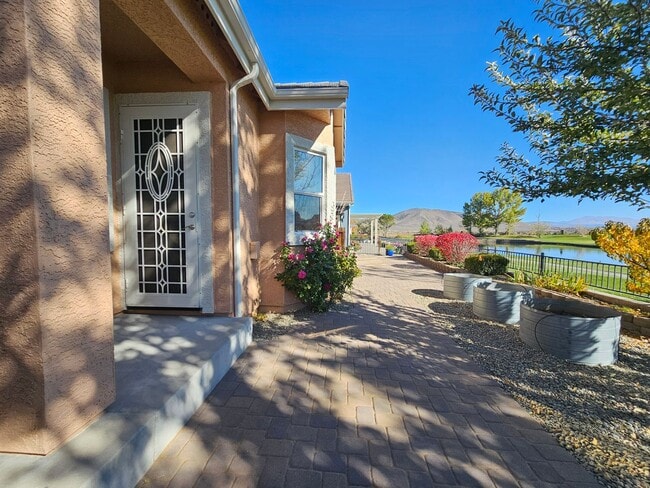 Building Photo - Beautiful Executive Home In Gated Community