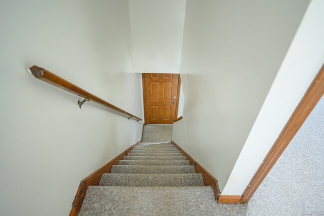 Building Photo - 252 Harrisville Rd