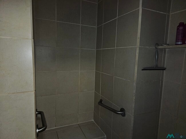 Building Photo - 217 W University Dr