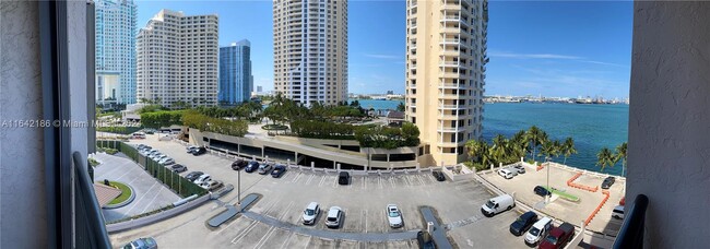 Building Photo - 540 Brickell Key Dr