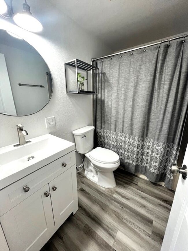 Building Photo - Long Term Rental- Creekside Condominiums #20C - UNFURNISHED