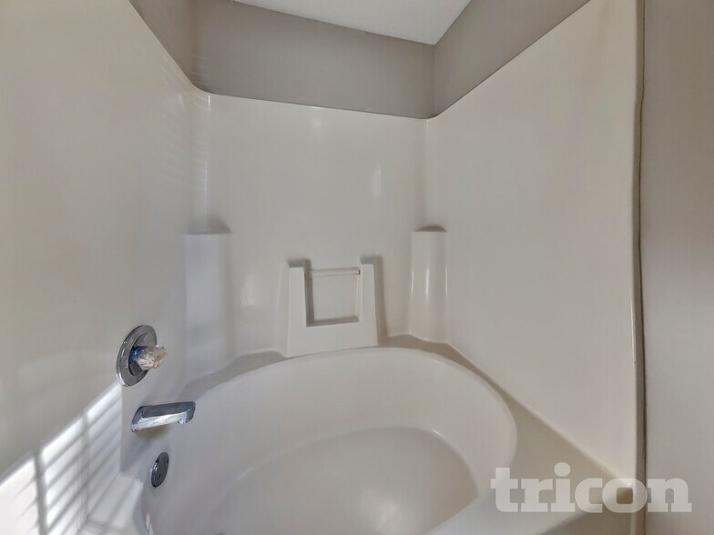 Building Photo - 2028 Ballston Pl