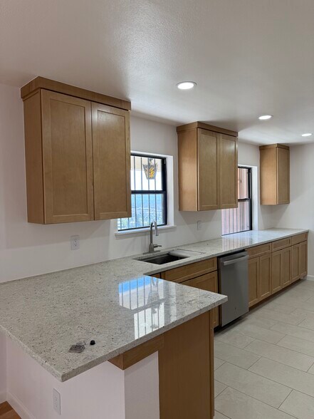 Building Photo - 4800 N Stanton St