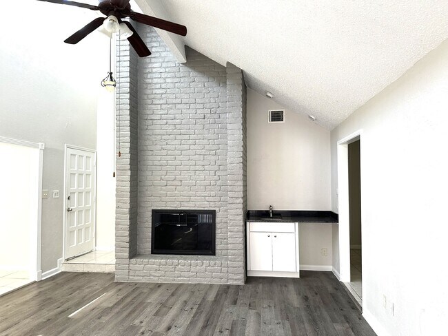 Building Photo - 4234 Willow Beach Dr