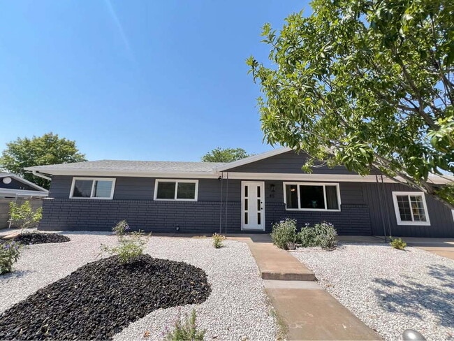 Building Photo - 85 N 300 E