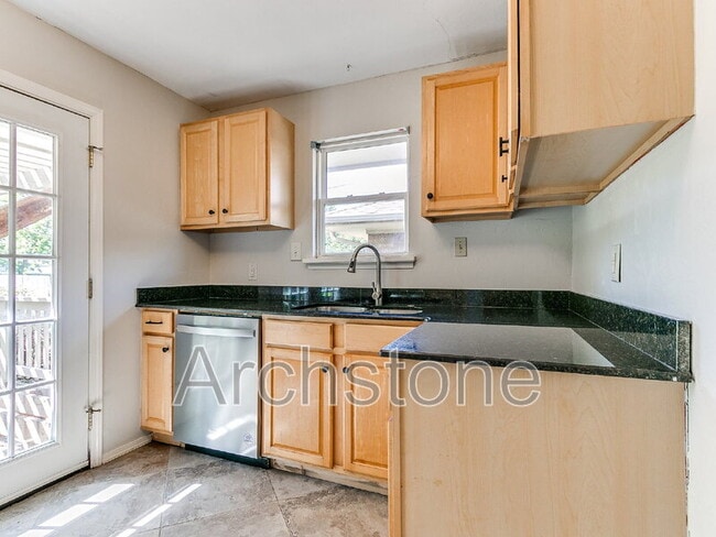 Building Photo - 1732 Carlisle Rd