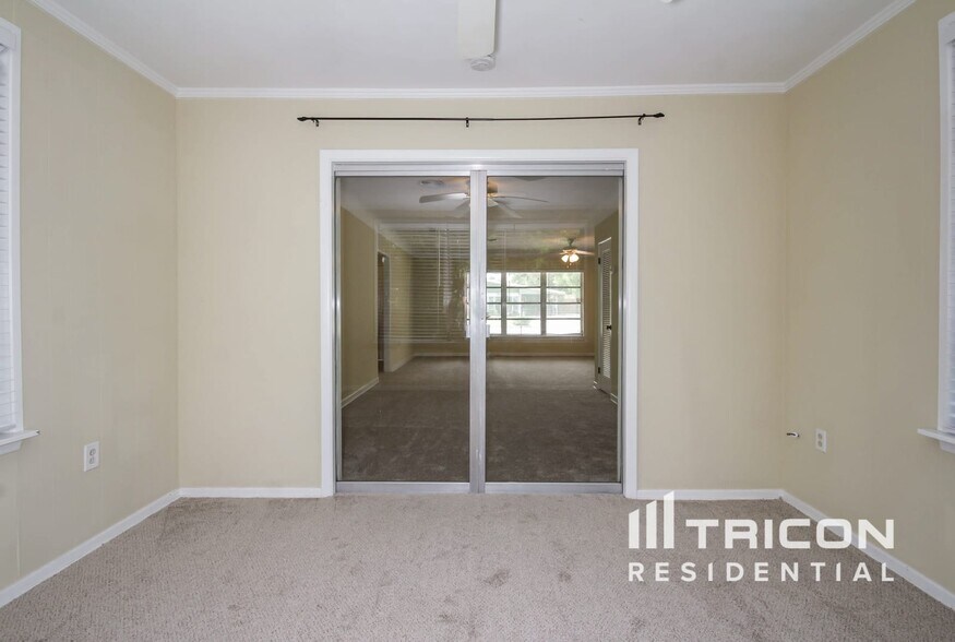 Building Photo - 2237 Grove St