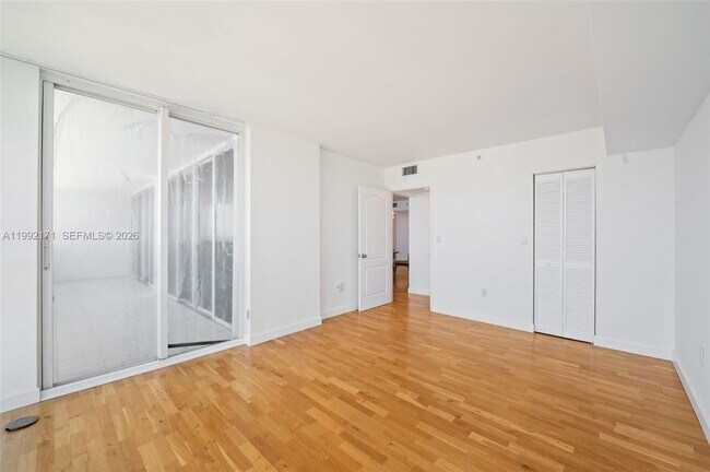 Building Photo - 1900 Sunset Harbour Dr